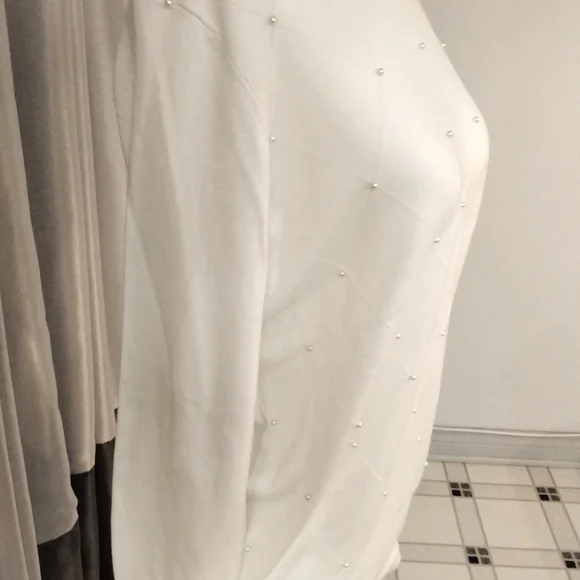 Classic Editions off white sweater with pearl detail - Picture 3 of 9